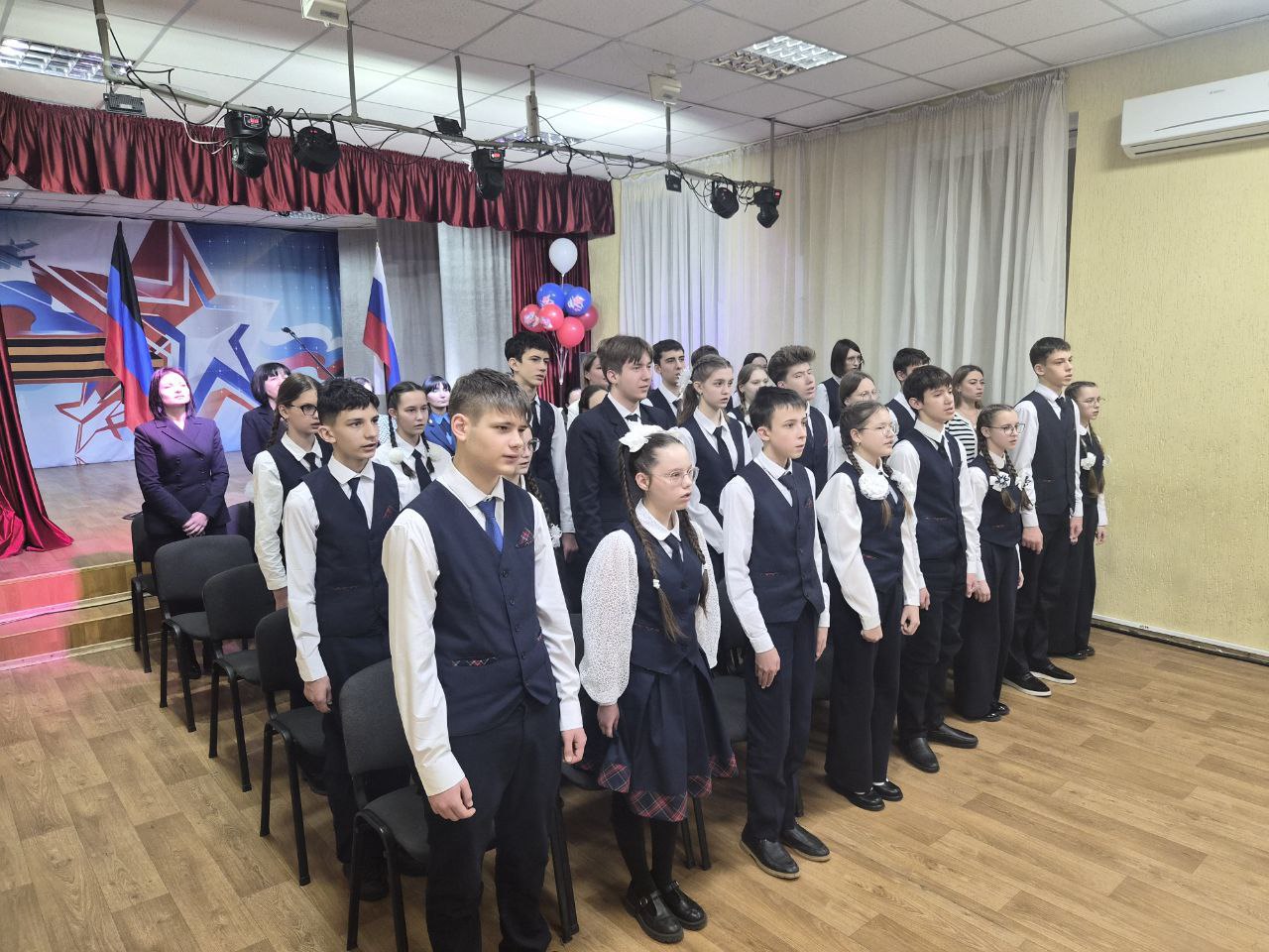 «Едины духом, едины силой»: телемост для учащихся Ленобласти и Енакиево «Едины духом, едины силой»: телемост для учащихся Ленобласти и Енакиево