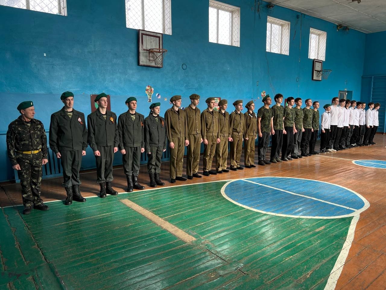 В школах Амвросиевского муниципального округа прошел яркий и патриотичный Фестиваль «Смотр строевой песни» В школах Амвросиевского муниципального округа прошел яркий и патриотичный Фестиваль «Смотр строевой песни»