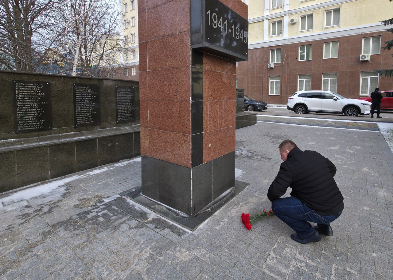 Иван Адамец: В Куйбышевском районе возложили цветы у Братской могилы советских воинов ко Дню защитника Отечества Иван Адамец: В Куйбышевском районе возложили цветы у Братской могилы советских воинов ко Дню защитника Отечества