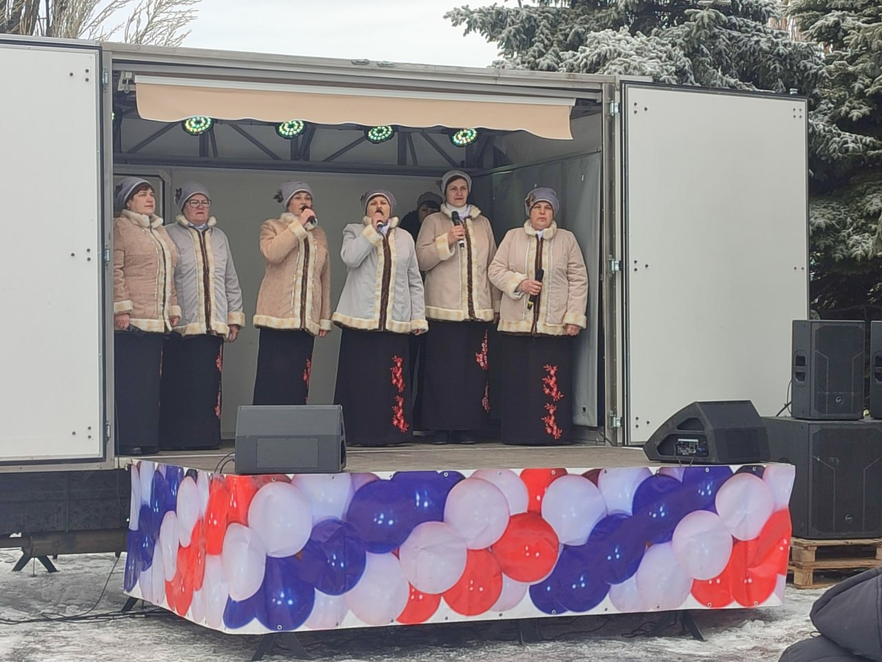 В Никишино состоялся праздничный концерт на базе Автоклуба В Никишино состоялся праздничный концерт на базе Автоклуба