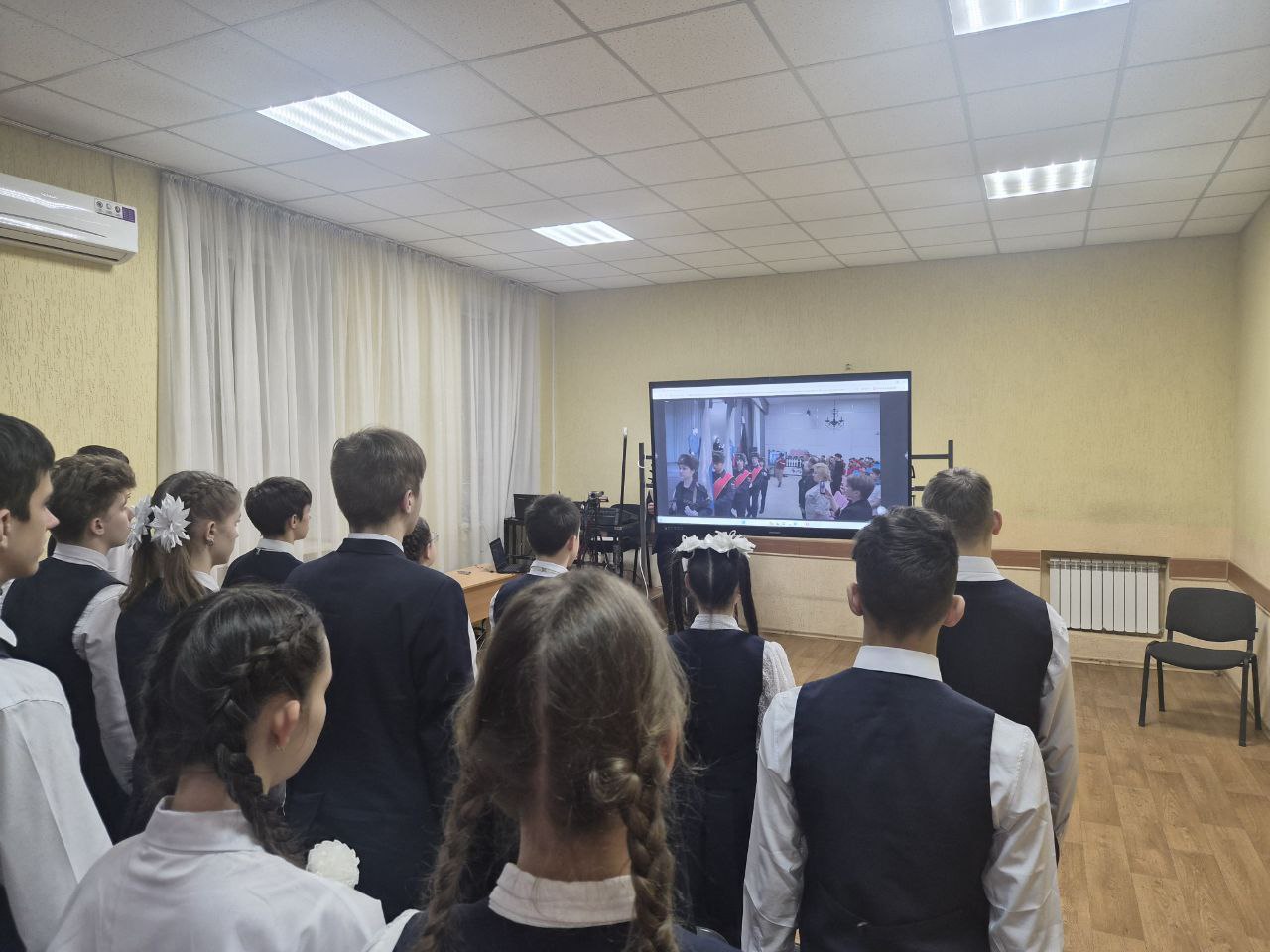 «Едины духом, едины силой»: телемост для учащихся Ленобласти и Енакиево «Едины духом, едины силой»: телемост для учащихся Ленобласти и Енакиево