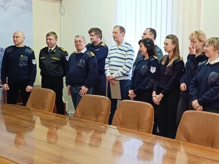 В преддверии Дня защитника Отечества отметили тех, кто работает и служит во имя своей Родины, обеспечивая стабильную работу морской гавани Республики В преддверии Дня защитника Отечества отметили тех, кто работает и служит во имя своей Родины, обеспечивая стабильную работу морской гавани Республики