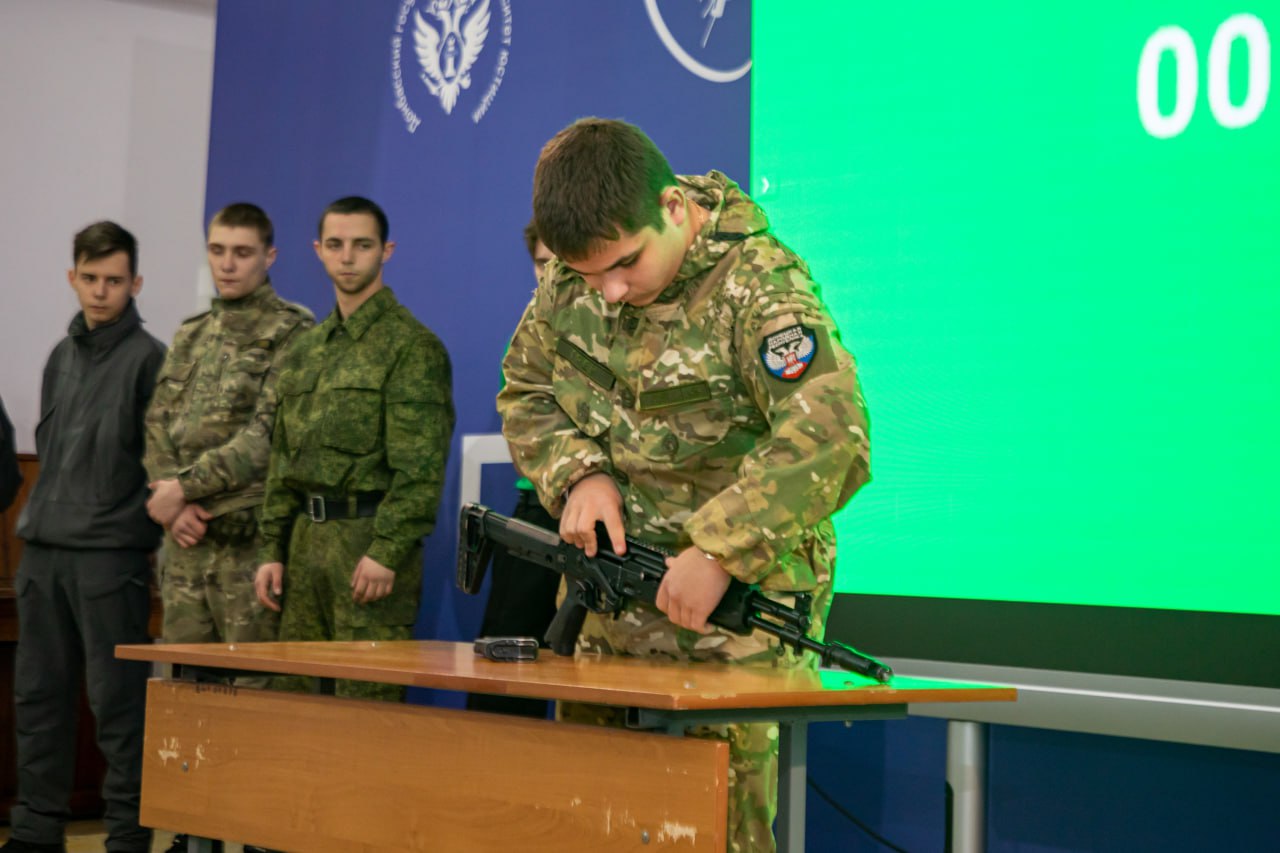 Чти тех, кто защищает Родину! Чти тех, кто защищает Родину!