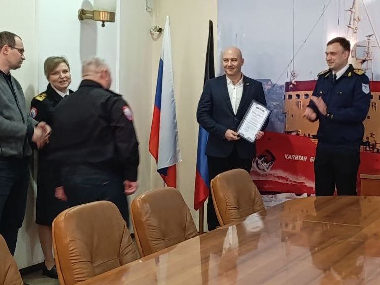 В преддверии Дня защитника Отечества отметили тех, кто работает и служит во имя своей Родины, обеспечивая стабильную работу морской гавани Республики В преддверии Дня защитника Отечества отметили тех, кто работает и служит во имя своей Родины, обеспечивая стабильную работу морской гавани Республики