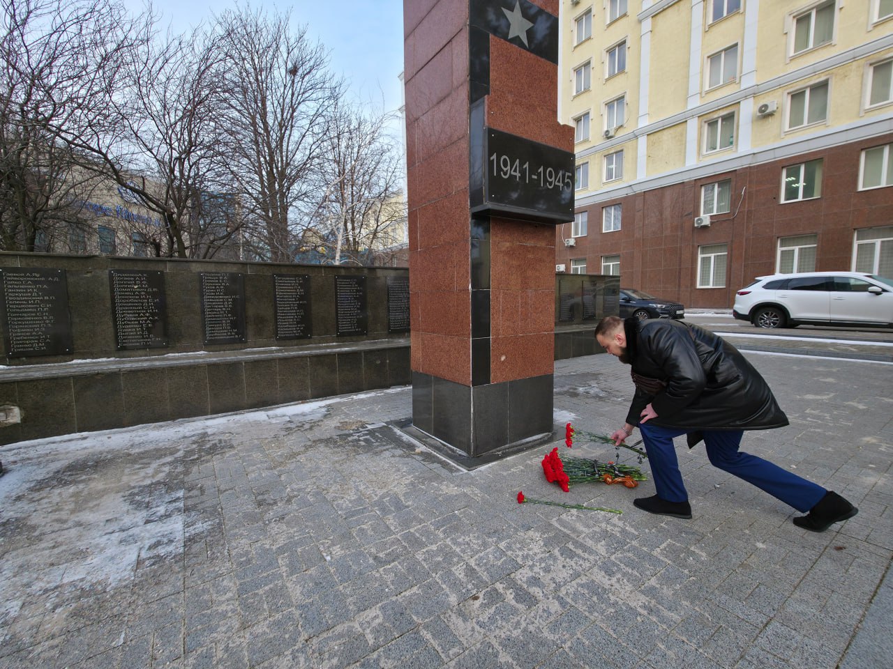 Иван Адамец: В Куйбышевском районе возложили цветы у Братской могилы советских воинов ко Дню защитника Отечества Иван Адамец: В Куйбышевском районе возложили цветы у Братской могилы советских воинов ко Дню защитника Отечества