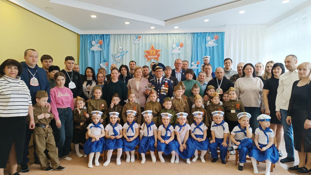 В преддверии Дня Защитника Отечества в дошкольном подразделении ГБОУ "Светлодарский УВК г. о. Дебальцево" состоялся музыкальный праздничный концерт "Аты-баты, шире шаг", посвященный нашим дорогим папам, дедушкам и всем... В преддверии Дня Защитника Отечества в дошкольном подразделении ГБОУ "Светлодарский УВК г. о. Дебальцево" состоялся музыкальный праздничный концерт "Аты-баты, шире шаг", посвященный нашим дорогим папам, дедушкам и всем...
