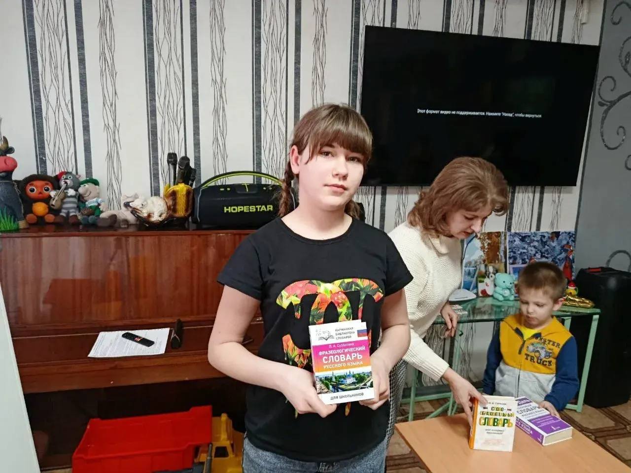 20 февраля библиотекари центральной детской библиотеки провели урок речевой культуры совместно с ГБУ СОН «СРЦН г. Харцызск» к международному дню родного языка «Слово не воробей - вылетит - не поймаешь» 20 февраля библиотекари центральной детской библиотеки провели урок речевой культуры совместно с ГБУ СОН «СРЦН г. Харцызск» к международному дню родного языка «Слово не воробей - вылетит - не поймаешь»