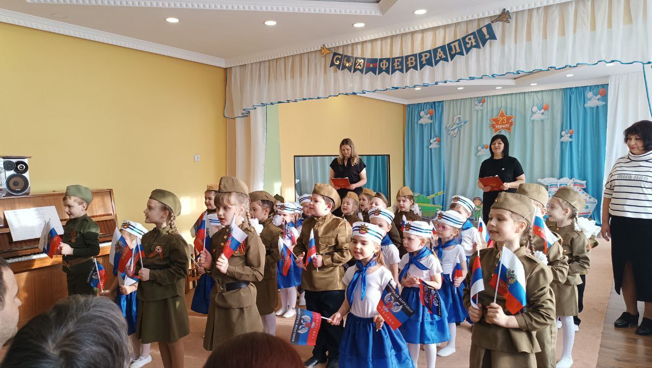 В преддверии Дня Защитника Отечества в дошкольном подразделении ГБОУ "Светлодарский УВК г. о. Дебальцево" состоялся музыкальный праздничный концерт "Аты-баты, шире шаг", посвященный нашим дорогим папам, дедушкам и всем...