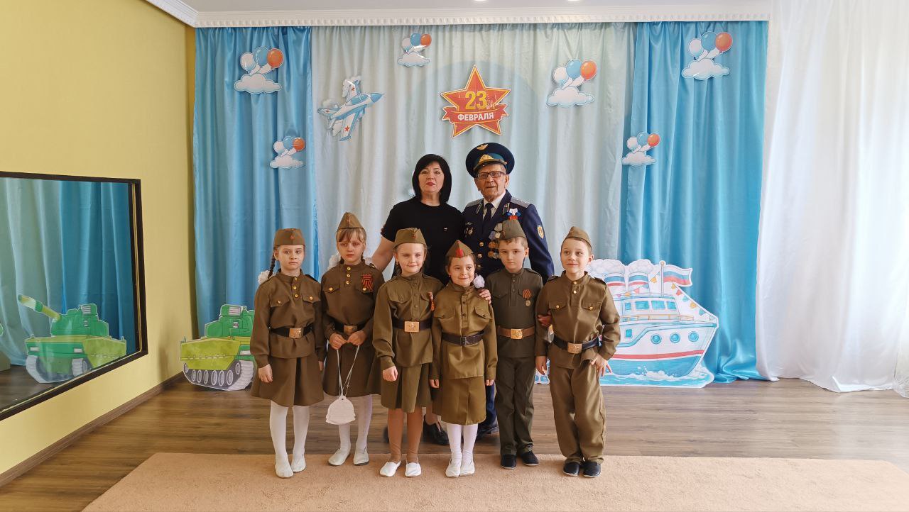 В преддверии Дня Защитника Отечества в дошкольном подразделении ГБОУ "Светлодарский УВК г. о. Дебальцево" состоялся музыкальный праздничный концерт "Аты-баты, шире шаг", посвященный нашим дорогим папам, дедушкам и всем... В преддверии Дня Защитника Отечества в дошкольном подразделении ГБОУ "Светлодарский УВК г. о. Дебальцево" состоялся музыкальный праздничный концерт "Аты-баты, шире шаг", посвященный нашим дорогим папам, дедушкам и всем...