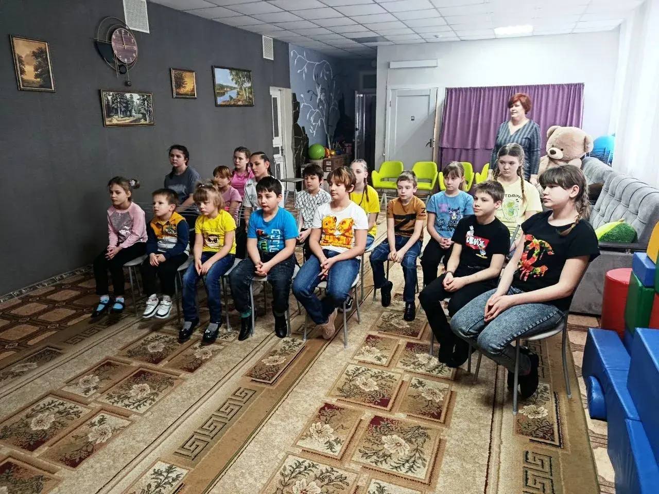 20 февраля библиотекари центральной детской библиотеки провели урок речевой культуры совместно с ГБУ СОН «СРЦН г. Харцызск» к международному дню родного языка «Слово не воробей - вылетит - не поймаешь» 20 февраля библиотекари центральной детской библиотеки провели урок речевой культуры совместно с ГБУ СОН «СРЦН г. Харцызск» к международному дню родного языка «Слово не воробей - вылетит - не поймаешь»