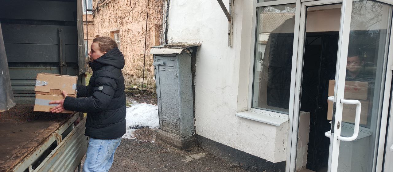 В преддверии Дня защитника Отечества, в Кировском районе города Донецка, в рамках Всероссийской благотворительной акции «Тепло для Героя», реализуемой Единой Россией, активно проходил сбор посылок для наших защитников В преддверии Дня защитника Отечества, в Кировском районе города Донецка, в рамках Всероссийской благотворительной акции «Тепло для Героя», реализуемой Единой Россией, активно проходил сбор посылок для наших защитников