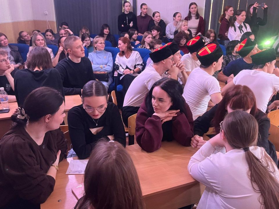 Интеллектуальный баттл в Донецком колледже культуры и искусств Интеллектуальный баттл в Донецком колледже культуры и искусств