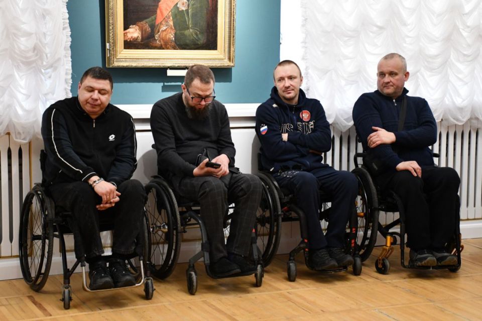 Ко Дню защитника Отечества в Донецком республиканском художественном музее звучала музыка для героев Ко Дню защитника Отечества в Донецком республиканском художественном музее звучала музыка для героев