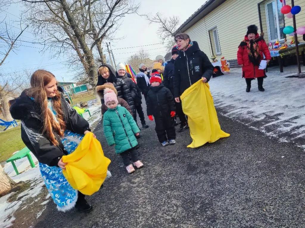 Евгений Поплавский: Праздничные мероприятия, начавшиеся в Харцызске, продолжились по всему округу! Евгений Поплавский: Праздничные мероприятия, начавшиеся в Харцызске, продолжились по всему округу!