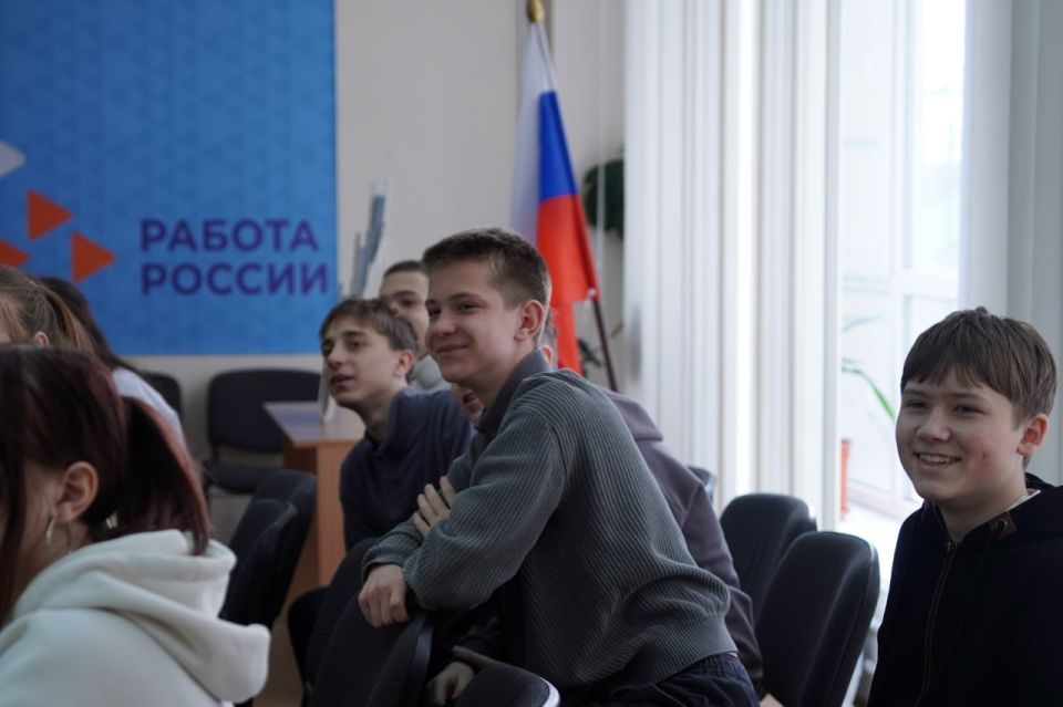 Донецкие школьники приняли участие в уроке мужества ко Дню защитника Отечества Донецкие школьники приняли участие в уроке мужества ко Дню защитника Отечества