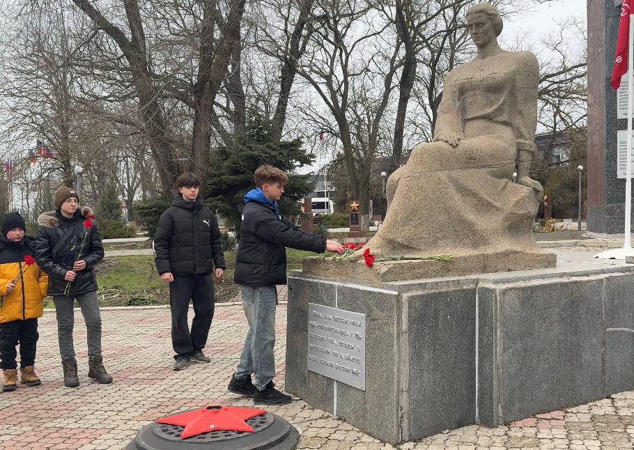 Гордимся героями нашей страны! Гордимся героями нашей страны!
