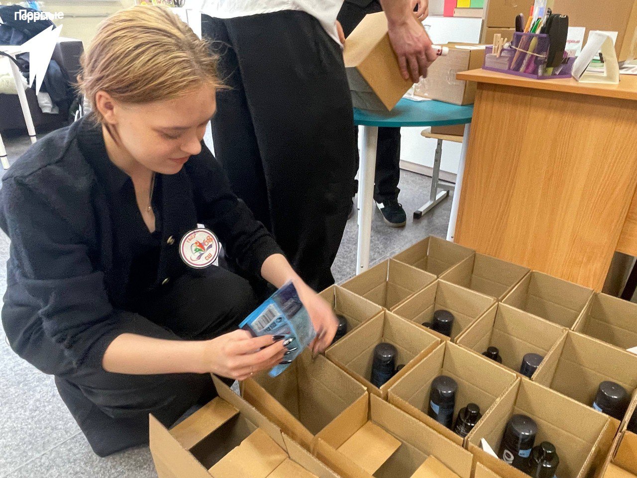 Днём защитника Отечества!. Активисты Движения Первых из 15-й и 68-й школы подготовили особенные поздравления для наших героев! Ребята собрали подарочные наборы и написали тёплые письма, чтобы каждый боец на передовой... Днём защитника Отечества!. Активисты Движения Первых из 15-й и 68-й школы подготовили особенные поздравления для наших героев! Ребята собрали подарочные наборы и написали тёплые письма, чтобы каждый боец на передовой...