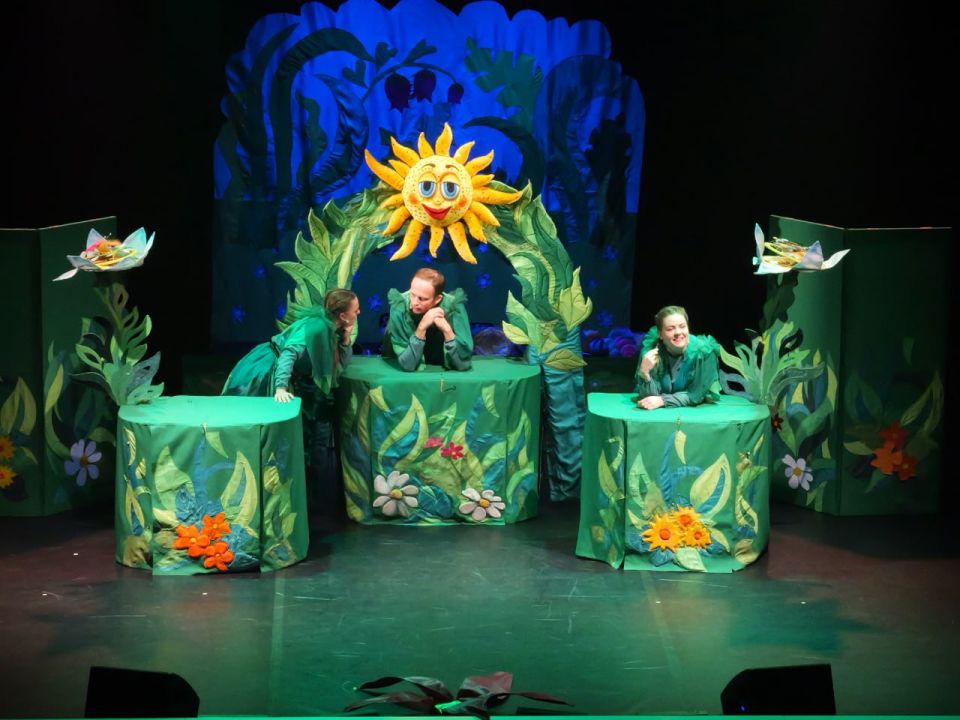 Спектакль в преддверии праздника Спектакль в преддверии праздника