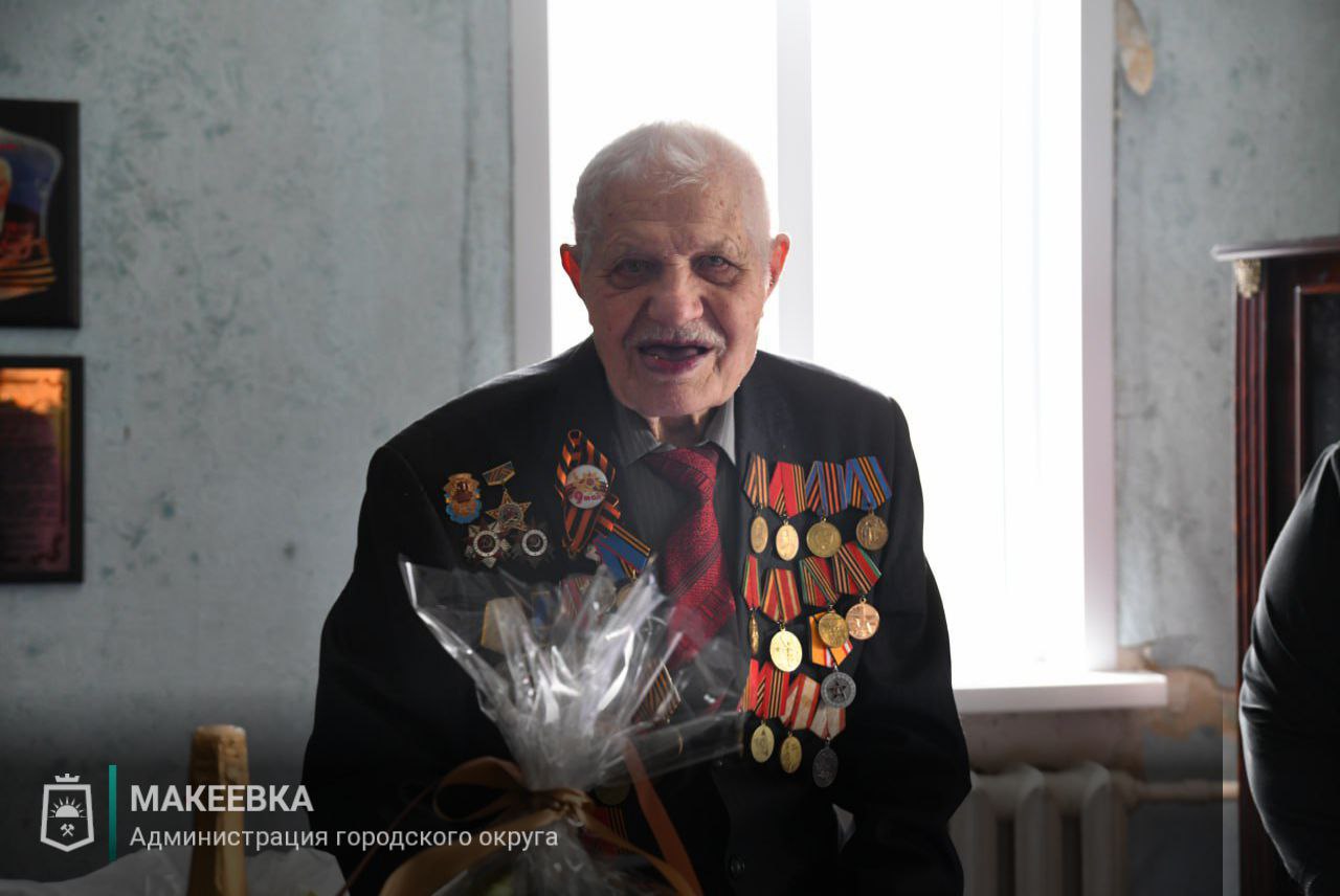 Сегодня, в День защитника Отечества, когда мы с особым вниманием чествуем всех, кто стоял и стоит на страже Родины, хочется выразить огромную благодарность и уважение участникам боевых действий Великой Отечественной войны Сегодня, в День защитника Отечества, когда мы с особым вниманием чествуем всех, кто стоял и стоит на страже Родины, хочется выразить огромную благодарность и уважение участникам боевых действий Великой Отечественной войны