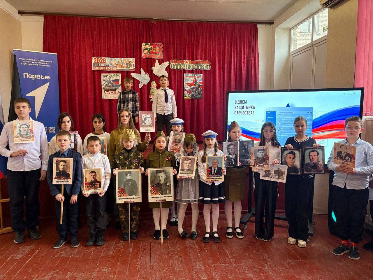 День защитника Отечества. Ежегодно 23 февраля в России отмечается День защитника Отечества. Праздник берёт своё начало в 1918 году и изначально был связан с Днём создания Рабоче-крестьянской Красной армии День защитника Отечества. Ежегодно 23 февраля в России отмечается День защитника Отечества. Праздник берёт своё начало в 1918 году и изначально был связан с Днём создания Рабоче-крестьянской Красной армии