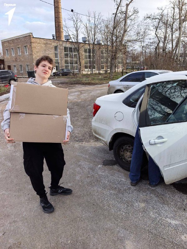 Днём защитника Отечества!. Активисты Движения Первых из 15-й и 68-й школы подготовили особенные поздравления для наших героев! Ребята собрали подарочные наборы и написали тёплые письма, чтобы каждый боец на передовой... Днём защитника Отечества!. Активисты Движения Первых из 15-й и 68-й школы подготовили особенные поздравления для наших героев! Ребята собрали подарочные наборы и написали тёплые письма, чтобы каждый боец на передовой...