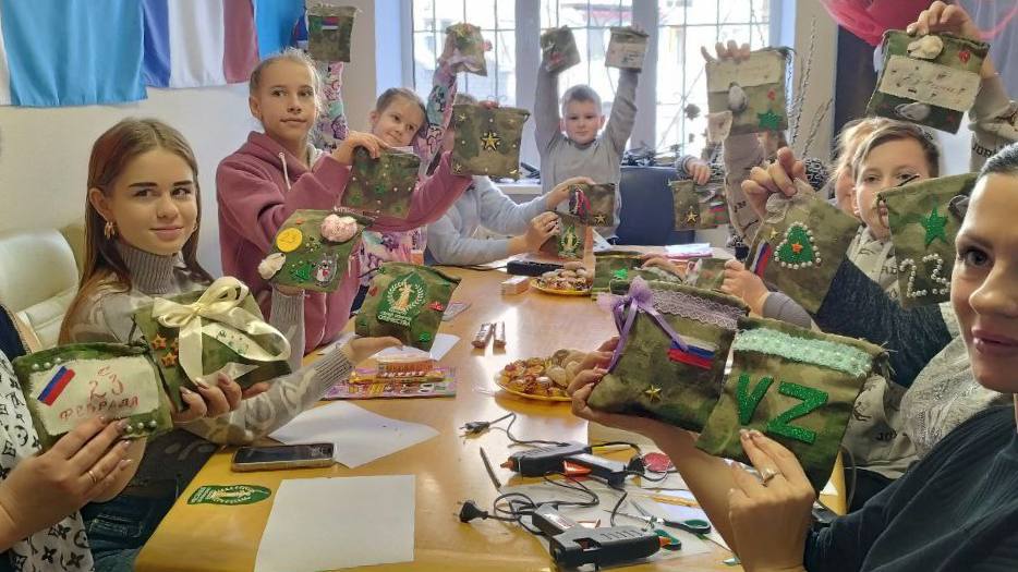 «Поднять боевой дух раненных военнослужащих любящими руками»: как отметили День защитника Отечества в КСВО ДНР «Поднять боевой дух раненных военнослужащих любящими руками»: как отметили День защитника Отечества в КСВО ДНР