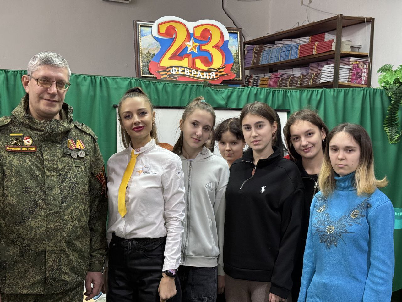 День защитника Отечества. Ежегодно 23 февраля в России отмечается День защитника Отечества. Праздник берёт своё начало в 1918 году и изначально был связан с Днём создания Рабоче-крестьянской Красной армии День защитника Отечества. Ежегодно 23 февраля в России отмечается День защитника Отечества. Праздник берёт своё начало в 1918 году и изначально был связан с Днём создания Рабоче-крестьянской Красной армии