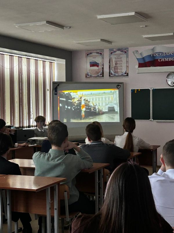 Сотрудники регионального следственного управления в День защитника Отечества провели со школьниками урок мужества Сотрудники регионального следственного управления в День защитника Отечества провели со школьниками урок мужества