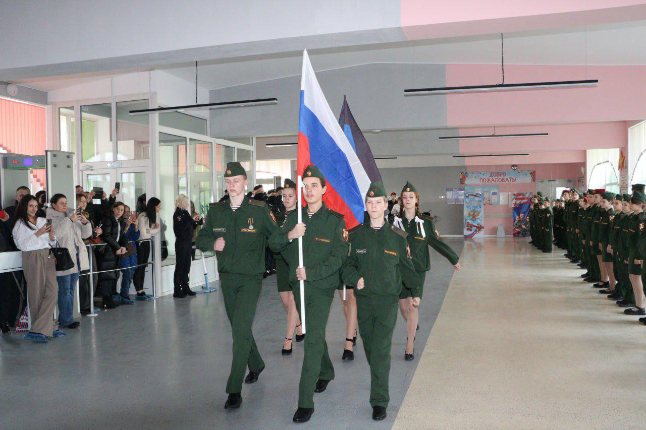 Спецназ Росгвардии организовал церемонию принятия присяги кадетами в ДНР Спецназ Росгвардии организовал церемонию принятия присяги кадетами в ДНР