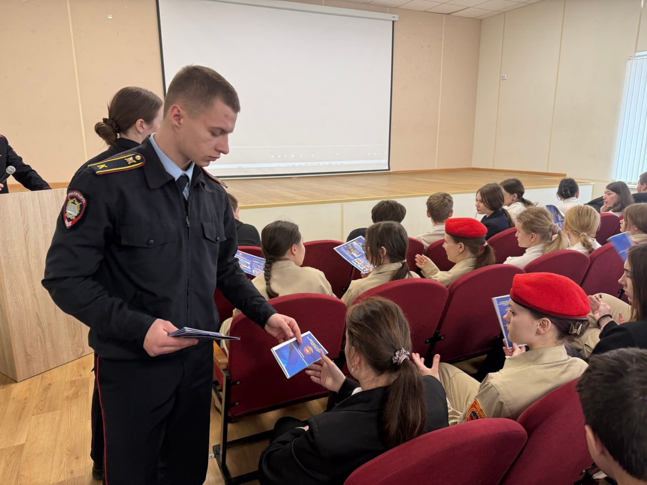 Наталья Великодная: Профориентационная встреча с обучающимися 9-х и 11-х классов Наталья Великодная: Профориентационная встреча с обучающимися 9-х и 11-х классов