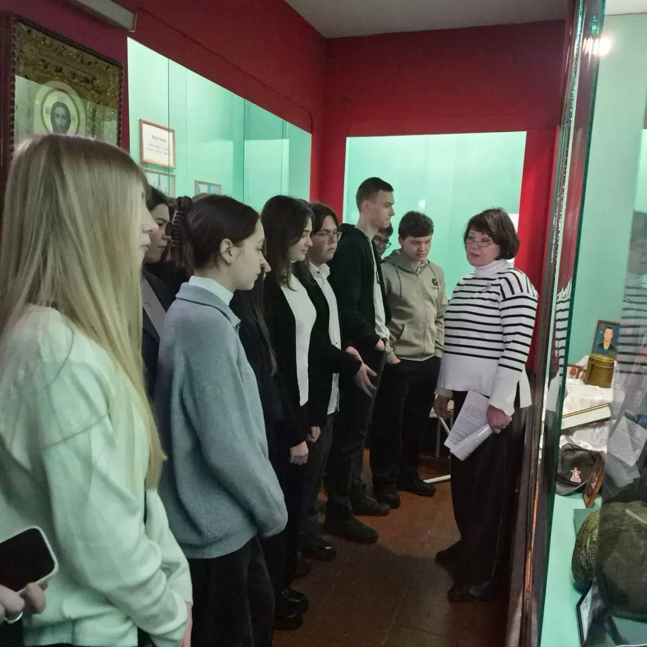 24февраля 2026 года в МБУ « Музей истории города Харцызска» ко Дню начала Специальной Военной Операции для учащихся старших классов ГБОУ «Гимназия «Доминанта» г.о. Харцызск» прошли экскурсии «В наш мирный дом пришла война -... 24февраля 2026 года в МБУ « Музей истории города Харцызска» ко Дню начала Специальной Военной Операции для учащихся старших классов ГБОУ «Гимназия «Доминанта» г.о. Харцызск» прошли экскурсии «В наш мирный дом пришла война -...