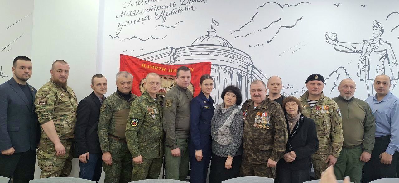 Дмитрий Огилец принял участие в круглом столе, посвященном теме «Защита Отечества – долг каждого» Дмитрий Огилец принял участие в круглом столе, посвященном теме «Защита Отечества – долг каждого»