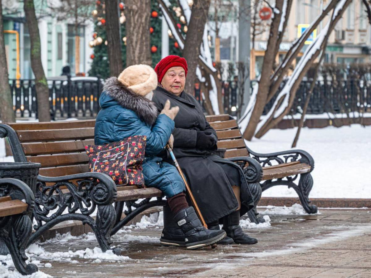 Какие назначают надбавки к страховой пенсии для жителей старше 80 лет в ДНР в 2026 году