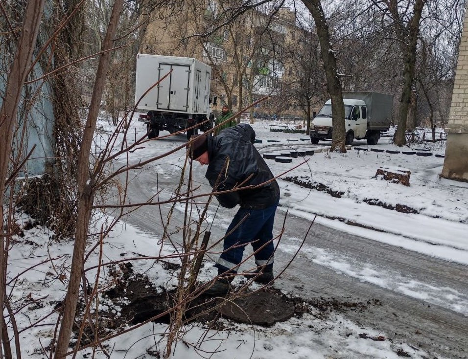 В Харцызске продолжается ремонт сетей для улучшения водоснабжения жителей В Харцызске продолжается ремонт сетей для улучшения водоснабжения жителей