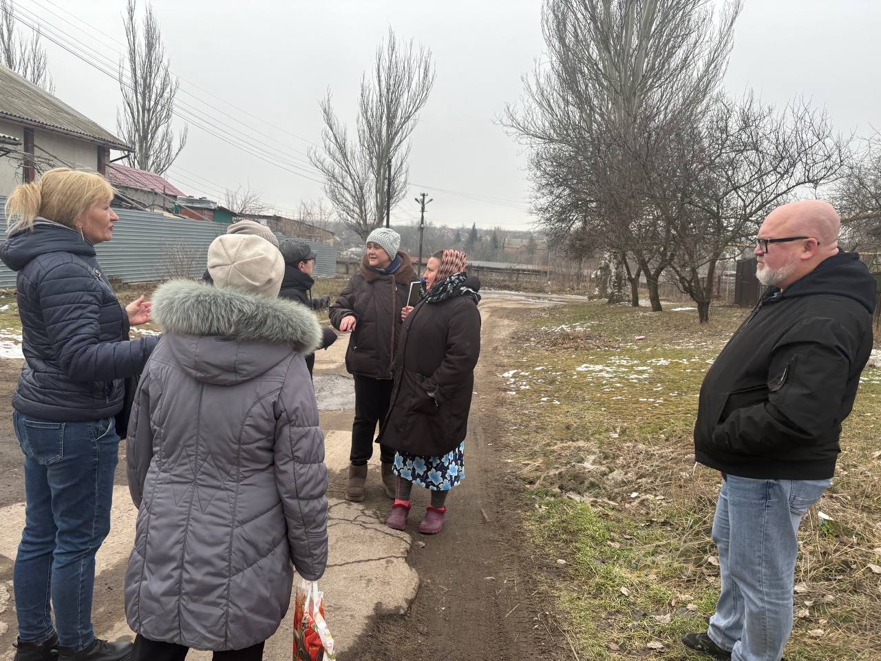 По поручению Главы ДНР Дениса Пушилина 24.02.2026 по адресу: г.Донецк, ул. Малахова,12 состоялась встреча с жителями, на которой присутствовал первый заместитель руководителя Управы Ленинского внутригородского района Тимур... По поручению Главы ДНР Дениса Пушилина 24.02.2026 по адресу: г.Донецк, ул. Малахова,12 состоялась встреча с жителями, на которой присутствовал первый заместитель руководителя Управы Ленинского внутригородского района Тимур...