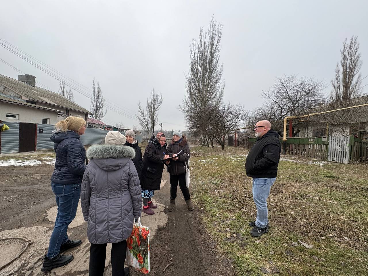 По поручению Главы ДНР Дениса Пушилина 24.02.2026 по адресу: г.Донецк, ул. Малахова,12 состоялась встреча с жителями, на которой присутствовал первый заместитель руководителя Управы Ленинского внутригородского района Тимур...