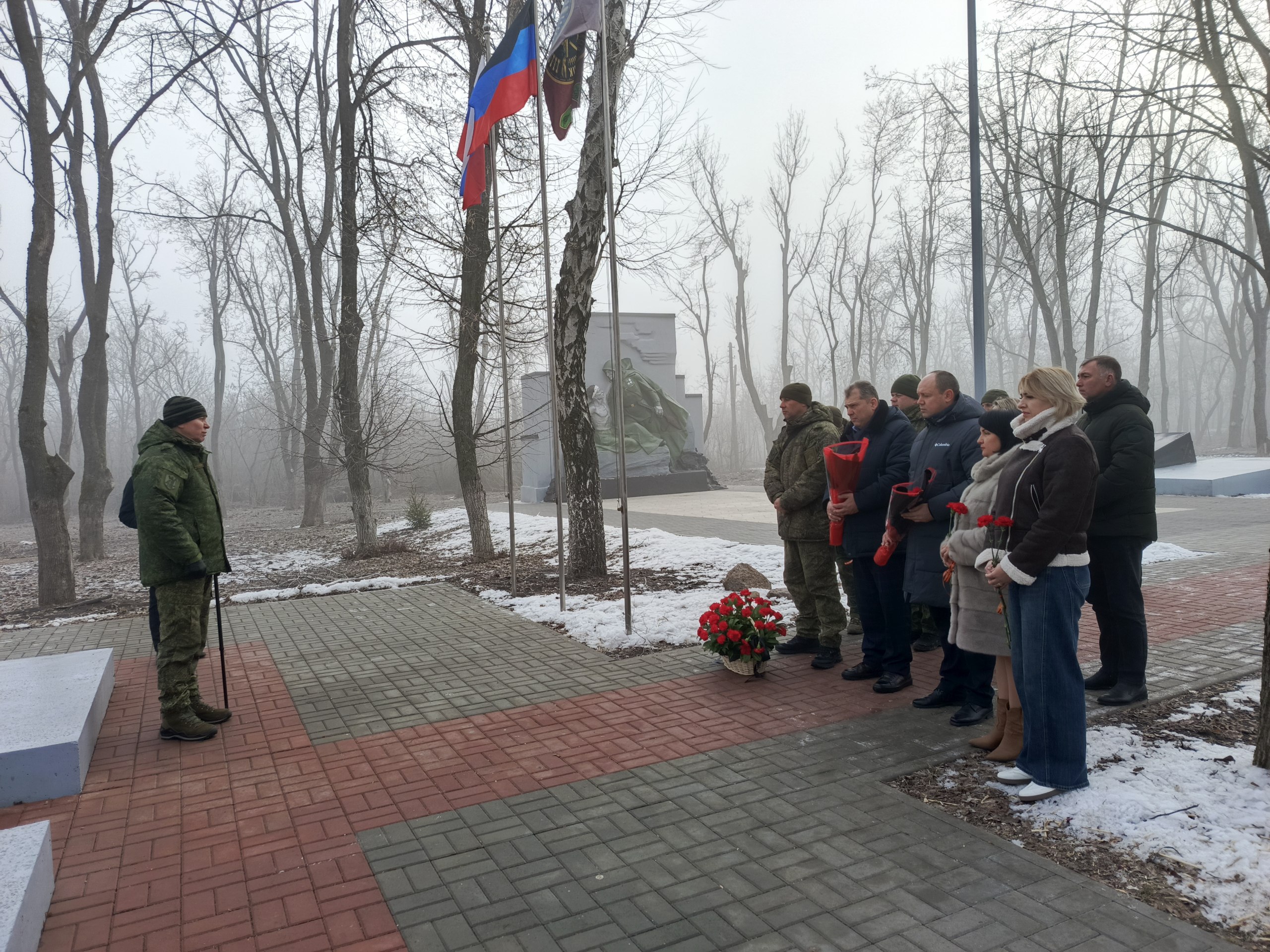 «Мы чтим СВОих Героев». Врип главы администрации Волновахского МО Иван Борзых, председатель Волновахского муниципального совета Таймураз Арсоев, заместитель главы администрации Волновахского МО, координатор Женского движения... «Мы чтим СВОих Героев». Врип главы администрации Волновахского МО Иван Борзых, председатель Волновахского муниципального совета Таймураз Арсоев, заместитель главы администрации Волновахского МО, координатор Женского движения...