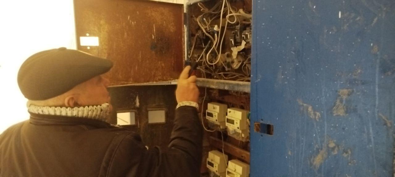 Рабочие из Хабаровского края комплексно отремонтировали поломку электричества в Дебальцево Рабочие из Хабаровского края комплексно отремонтировали поломку электричества в Дебальцево