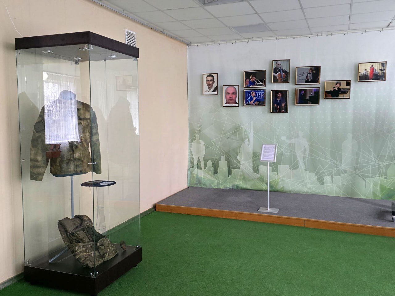 Погибшие при исполнении воинского долга артисты «Донбасса» вошли в число героев тематической выставки Донецкого краеведческого музея Погибшие при исполнении воинского долга артисты «Донбасса» вошли в число героев тематической выставки Донецкого краеведческого музея