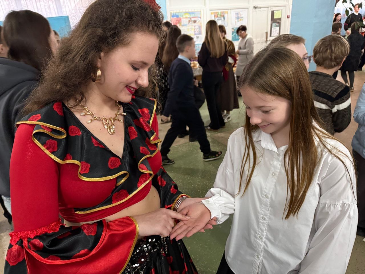 Праздник добра и традиций: Масленичная ярмарка в ГБОУ "СШ № 32 Г.О. МАКЕЕВКА"