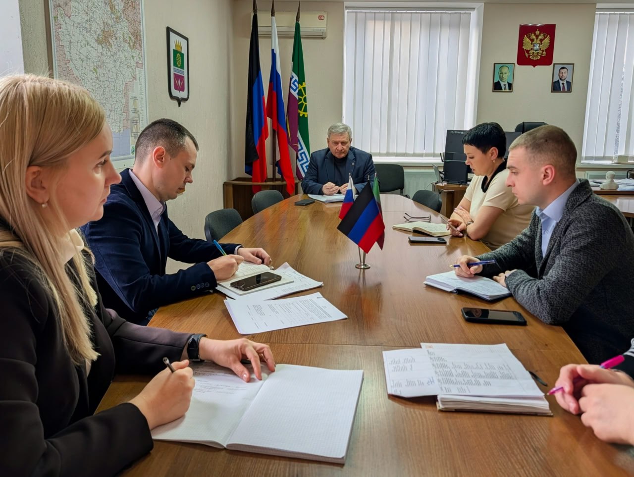 Глава муниципального образования Старобешевский муниципальный округ Николай Михайлов провел оперативное совещание по текущим вопросам