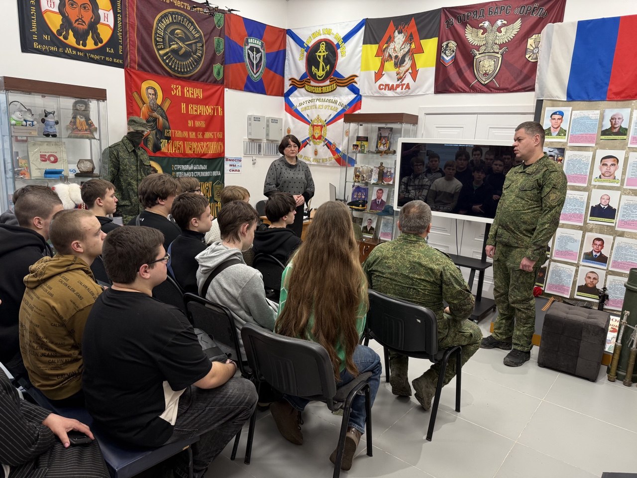 24 февраля в музее прошел урок мужества и встреча с военнослужащими и студентами Волновахского технологического техникума, посвященные годовщине начала СВО «Время героев» 24 февраля в музее прошел урок мужества и встреча с военнослужащими и студентами Волновахского технологического техникума, посвященные годовщине начала СВО «Время героев»