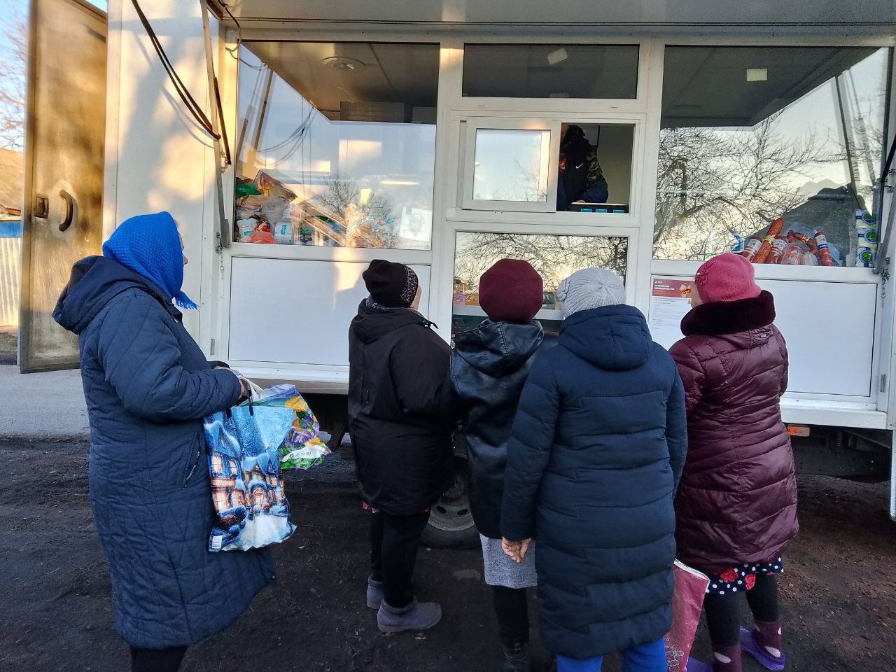 С 21 по 23 февраля 2026 года осуществлена выездная торговля с использованием автомагазинов в населенных пунктах городских округов Донецк, Горловка, Мариуполь, на территории г. Авдеевка, также Волновахского, Володарского... С 21 по 23 февраля 2026 года осуществлена выездная торговля с использованием автомагазинов в населенных пунктах городских округов Донецк, Горловка, Мариуполь, на территории г. Авдеевка, также Волновахского, Володарского...