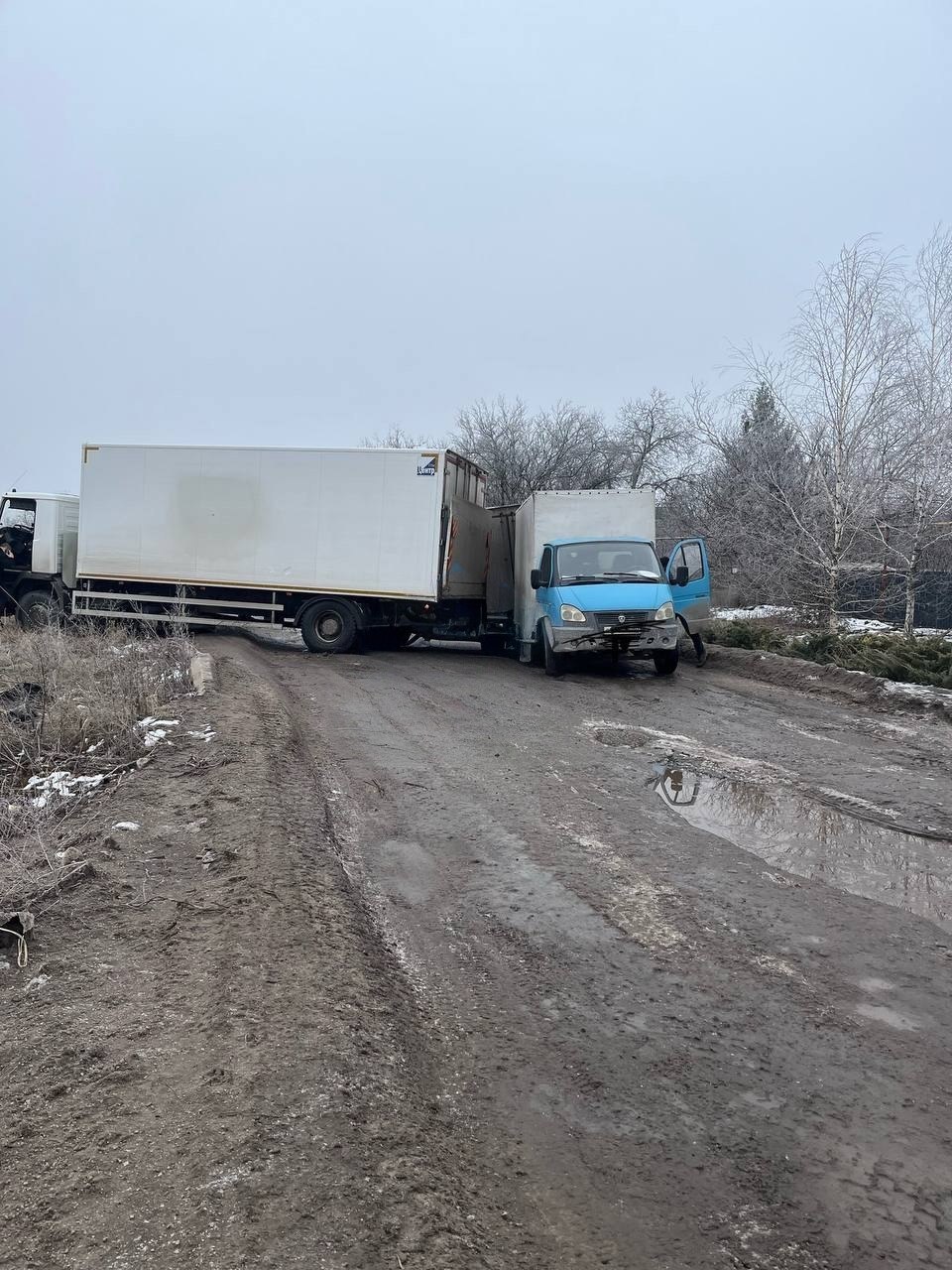 «Ямы выше колена»: машины застревают на проспекте Кобзаря в Донецка из-за ужасной дороги «Ямы выше колена»: машины застревают на проспекте Кобзаря в Донецка из-за ужасной дороги