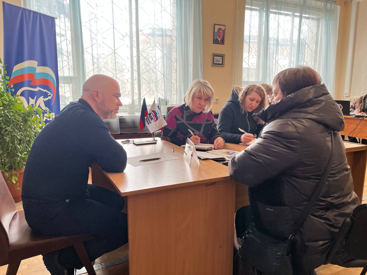 Сергей Желновач: Сегодня, 24 февраля, в общественной приемной Всероссийской политической партии «Единая Россия» провел прием граждан Сергей Желновач: Сегодня, 24 февраля, в общественной приемной Всероссийской политической партии «Единая Россия» провел прием граждан