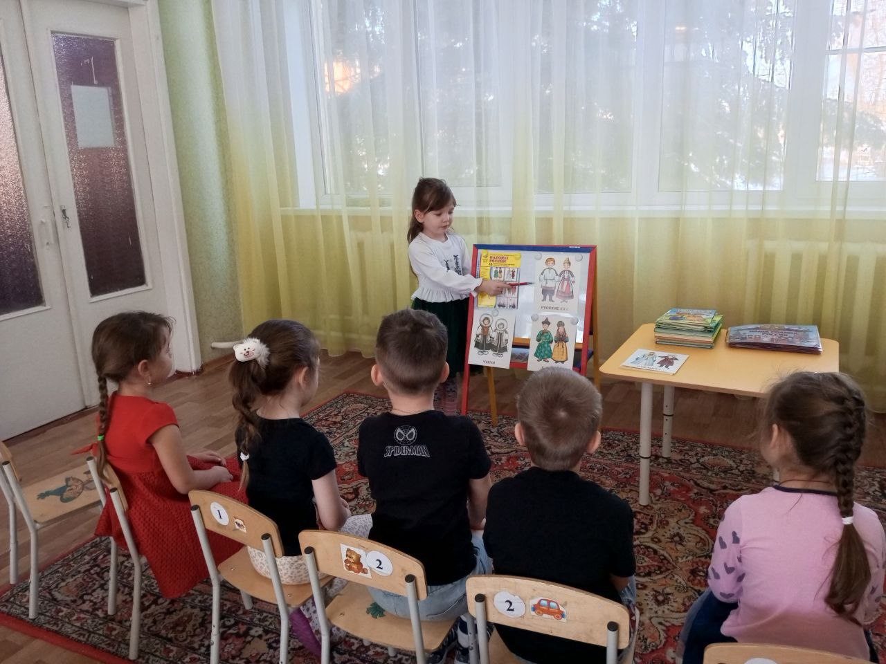 В рамках Года единства народов России в детском саду Ждановки прошли мероприятия В рамках Года единства народов России в детском саду Ждановки прошли мероприятия