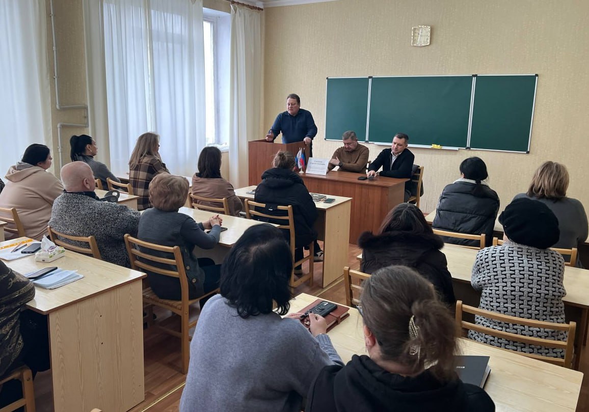 Заместитель Председателя Народного Совета Николай Сытов встретился с трудовым коллективом Донецкого экономико-правового кооперативного техникума им. Н.П. Баллина Заместитель Председателя Народного Совета Николай Сытов встретился с трудовым коллективом Донецкого экономико-правового кооперативного техникума им. Н.П. Баллина