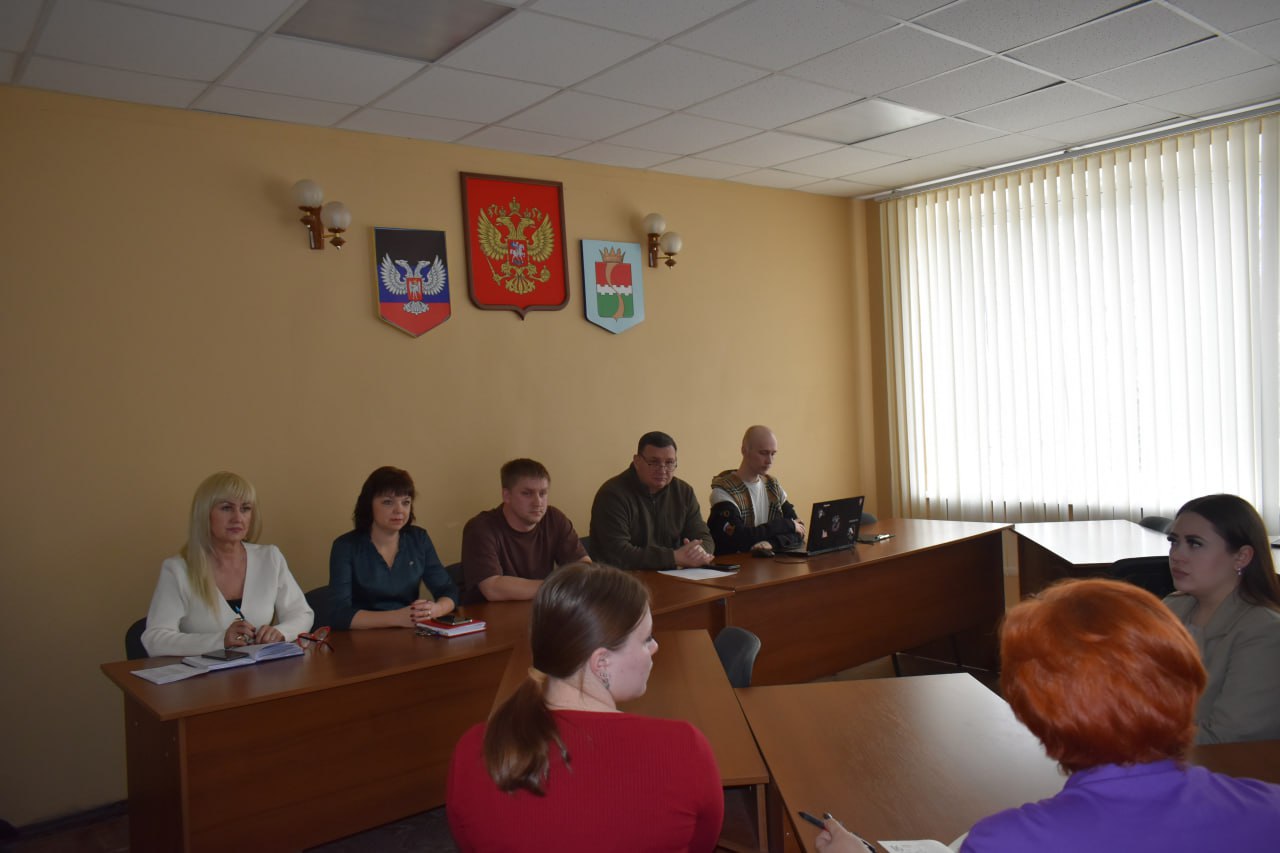 В ходе заседания муниципального координационного совета "Движение первых" обсудили с активистами развитие молодежных инициатив в нашем округе В ходе заседания муниципального координационного совета "Движение первых" обсудили с активистами развитие молодежных инициатив в нашем округе