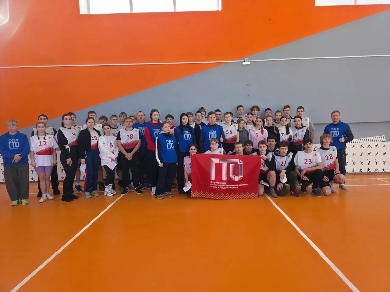 10 и 12 февраля в Макеевке, на базе Центра физической культуры и здорового образа жизни "Спорт для всех", состоялся первый этап выполнения нормативов Всероссийского физкультурно-спортивного комплекса "Готов к труду и... 10 и 12 февраля в Макеевке, на базе Центра физической культуры и здорового образа жизни "Спорт для всех", состоялся первый этап выполнения нормативов Всероссийского физкультурно-спортивного комплекса "Готов к труду и...