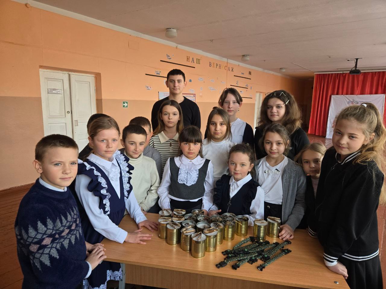 Активисты партии, местные жители и учащиеся школ проявили высокую активность, приняв участие в масштабной акции «Тепло для Героя» Единой России